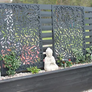 https://the-woodlands-hideaway-a-brand-new-acreage-guest-suite.queenslandhotels.net